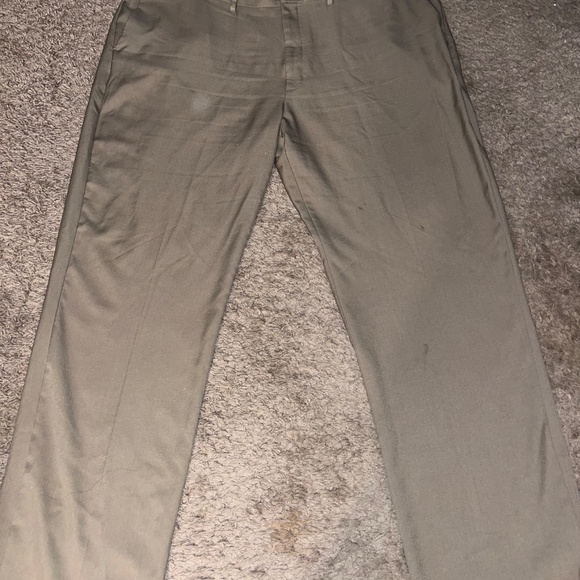 Haggar Classic Fit Premium Comfort Khaki Slacks 44×32 - Picture 3 of 4